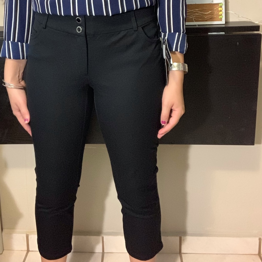 Black capri pants